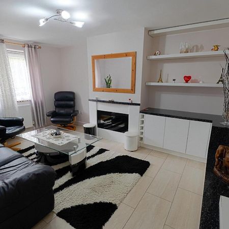 19 Shrewsbury Walk Apartment Isleworth Bagian luar foto
