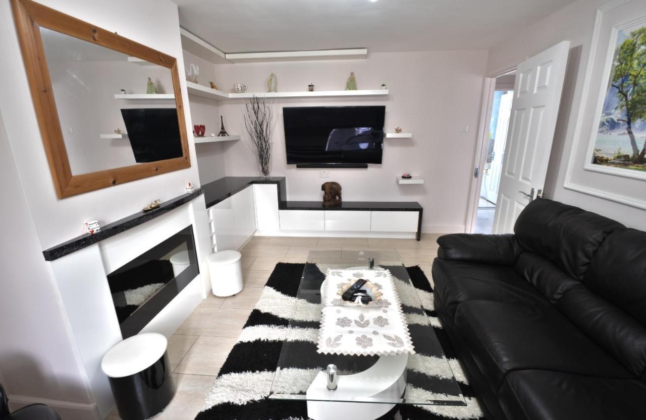 19 Shrewsbury Walk Apartment Isleworth Bagian luar foto