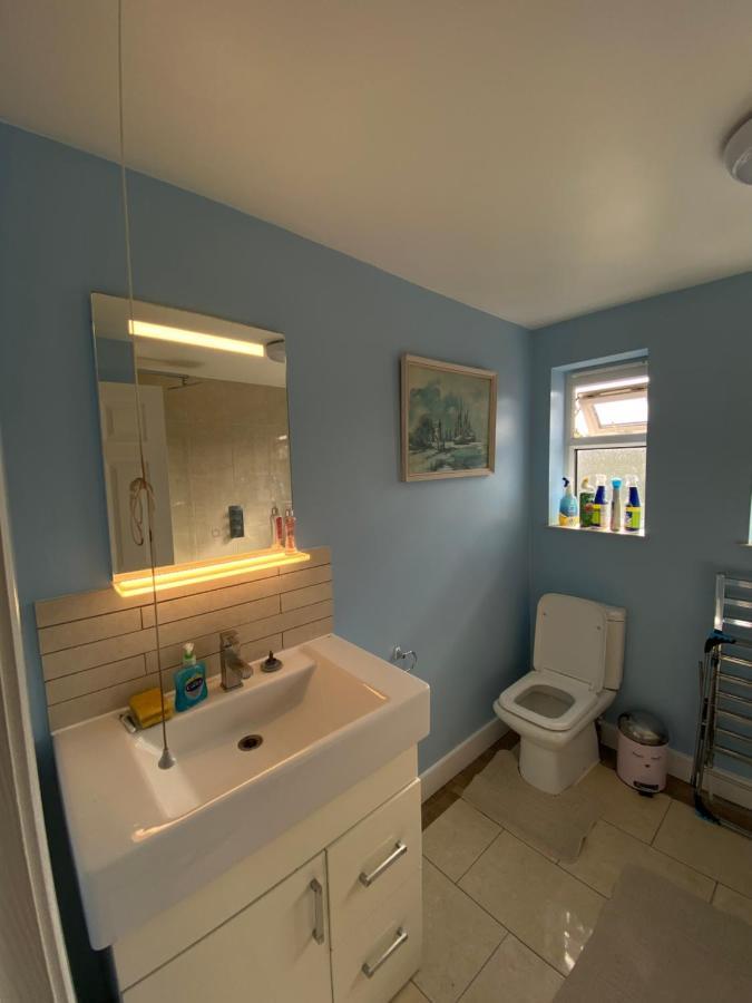 19 Shrewsbury Walk Apartment Isleworth Bagian luar foto