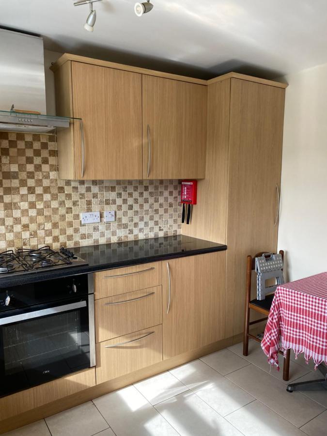 19 Shrewsbury Walk Apartment Isleworth Bagian luar foto