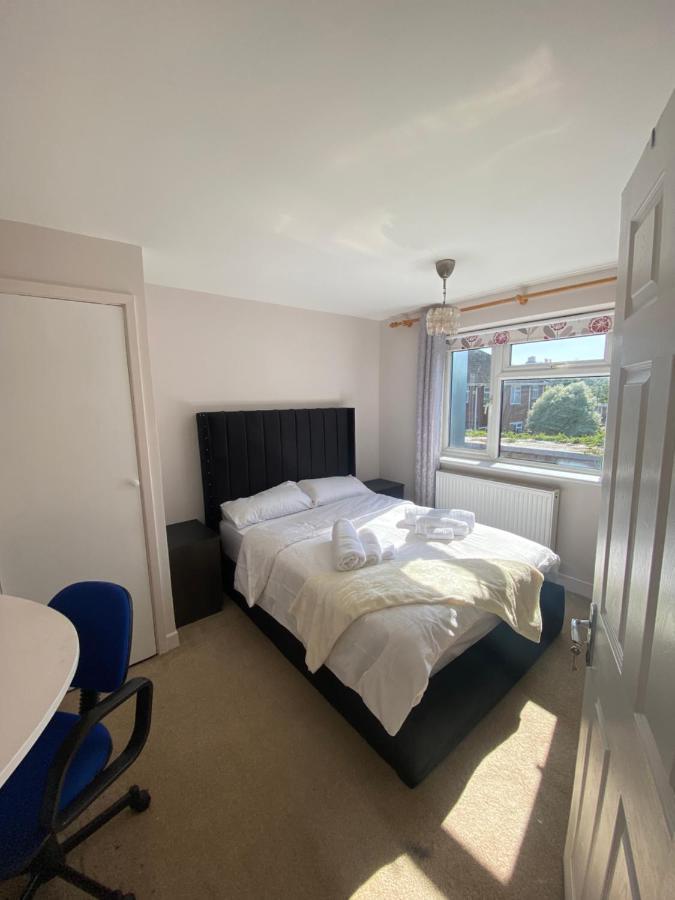 19 Shrewsbury Walk Apartment Isleworth Bagian luar foto